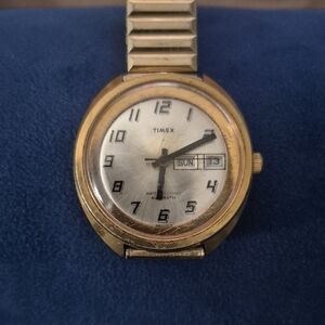 Vintage 1976 Timex Viscount Automatic mechanical men's watch.